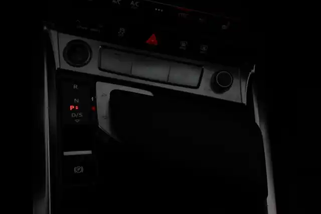 Musta Maastoauto, Audi Q8 e-tron – VAR-09661