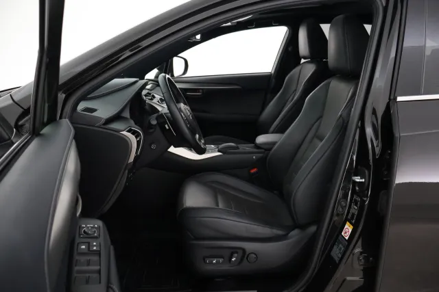 Musta Maastoauto, Lexus NX – VAR-09830