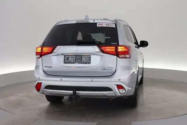 Harmaa Maastoauto, Mitsubishi Outlander PHEV – VAR-09837