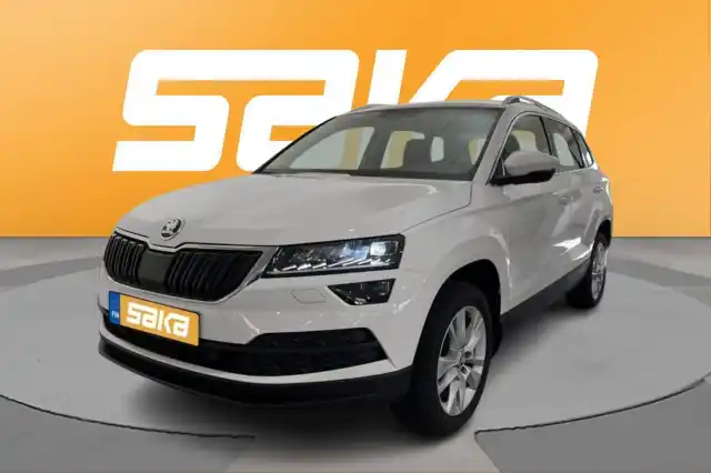 Valkoinen Maastoauto, Skoda Karoq – VAR-09910