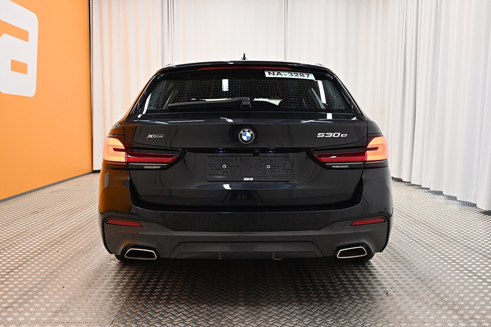 Musta Farmari, BMW 530 – VAR-15199