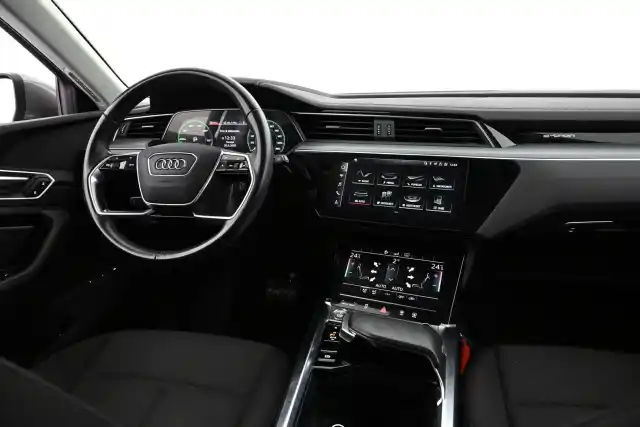 Harmaa Maastoauto, Audi e-tron – VAR-10345