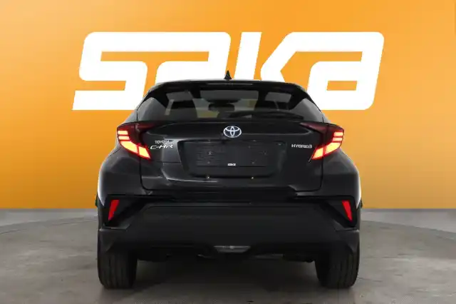 Musta Maastoauto, Toyota C-HR – VAR-10423