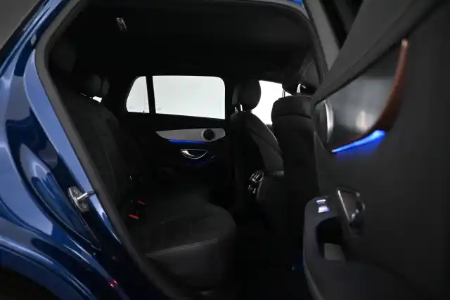 Sininen Maastoauto, Mercedes-Benz EQC – VAR-10425