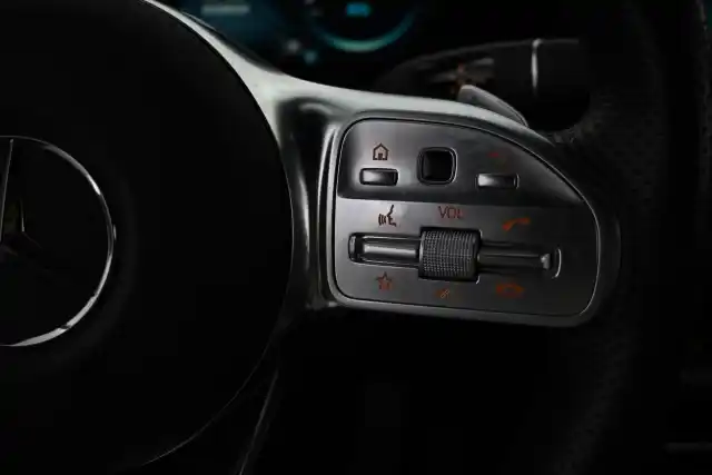 Sininen Maastoauto, Mercedes-Benz EQC – VAR-10425