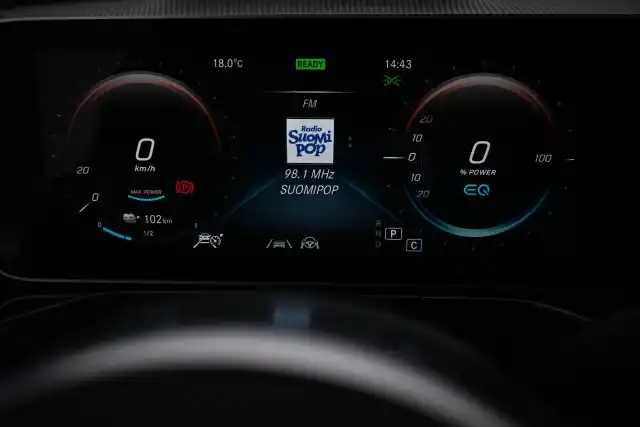 Sininen Maastoauto, Mercedes-Benz EQC – VAR-10425