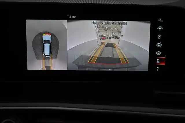 Sininen Maastoauto, Mercedes-Benz EQC – VAR-10425