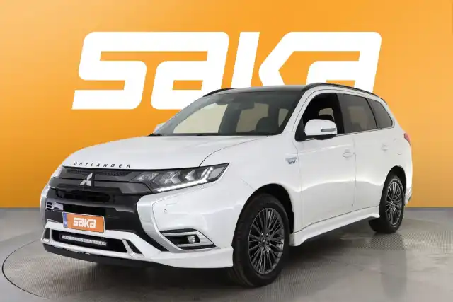 Valkoinen Maastoauto, Mitsubishi Outlander PHEV – VAR-10487