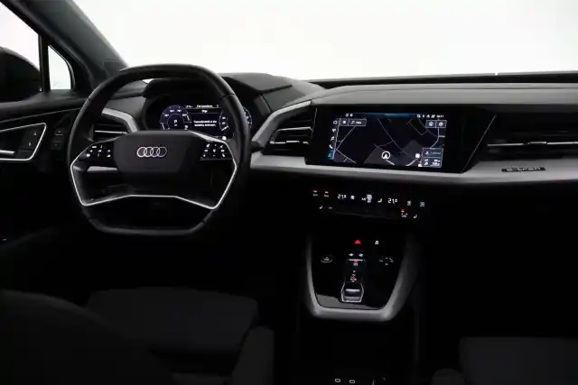 Musta Maastoauto, Audi Q4 e-tron – VAR-10640