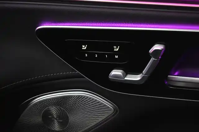 Harmaa Maastoauto, Mercedes-Benz EQS SUV – VAR-10805