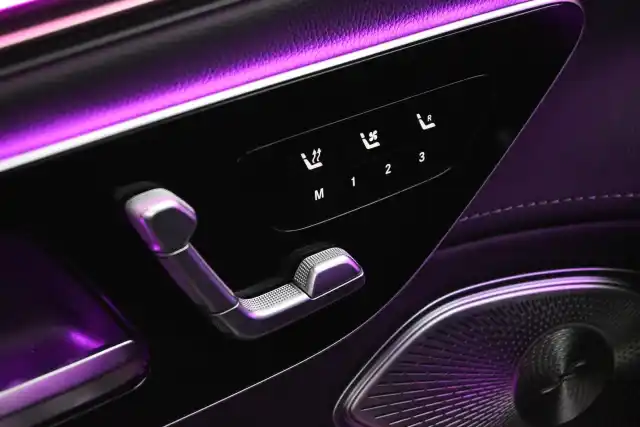 Harmaa Maastoauto, Mercedes-Benz EQS SUV – VAR-10805