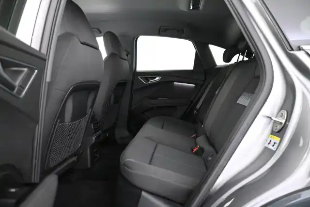 Harmaa Maastoauto, Audi Q4 e-tron – VAR-10909
