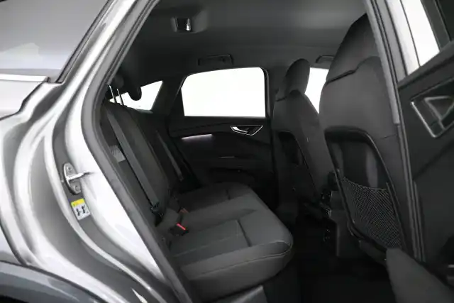 Harmaa Maastoauto, Audi Q4 e-tron – VAR-10909