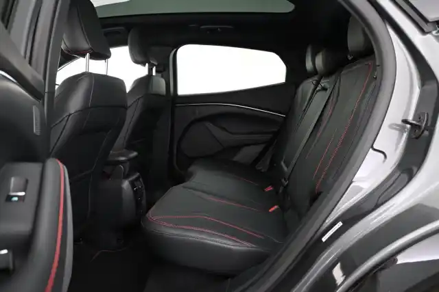 Harmaa Maastoauto, Ford Mustang Mach-E – VAR-10918