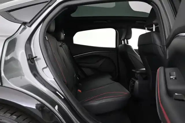 Harmaa Maastoauto, Ford Mustang Mach-E – VAR-10918