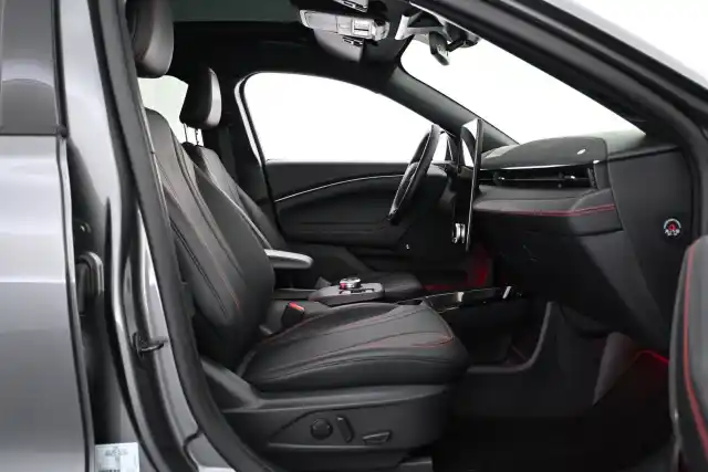 Harmaa Maastoauto, Ford Mustang Mach-E – VAR-10918
