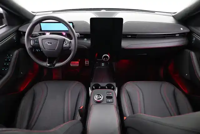 Harmaa Maastoauto, Ford Mustang Mach-E – VAR-10918