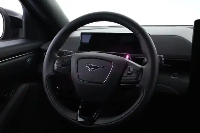 Harmaa Maastoauto, Ford Mustang Mach-E – VAR-10918