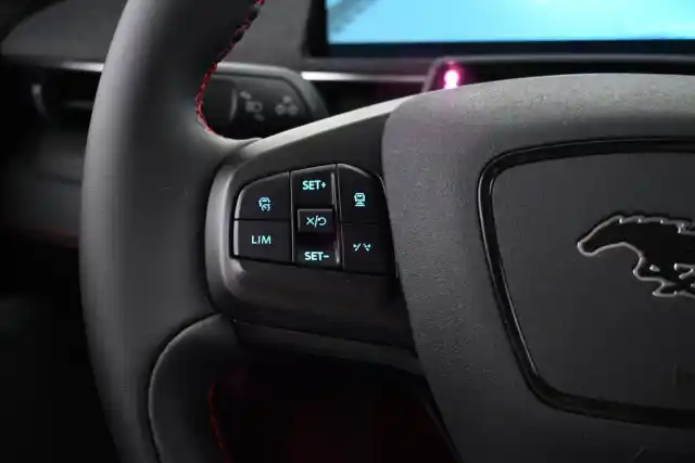 Harmaa Maastoauto, Ford Mustang Mach-E – VAR-10918