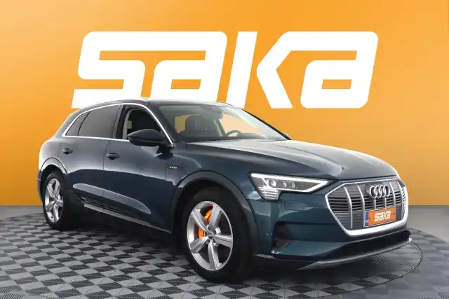 Sininen Maastoauto, Audi e-tron – VAR-11095
