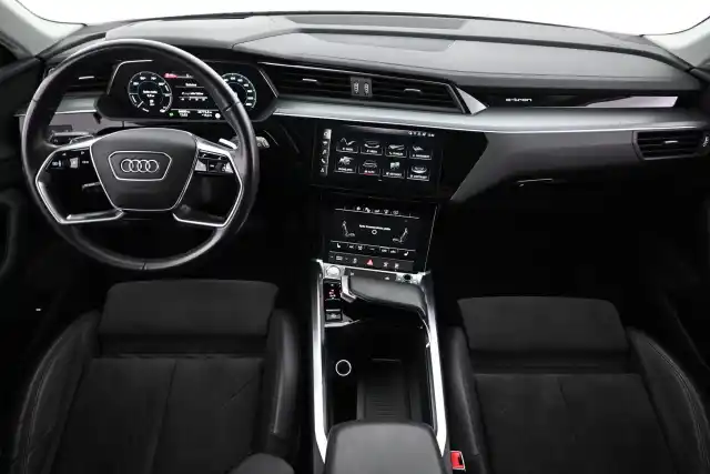 Sininen Maastoauto, Audi e-tron – VAR-11095