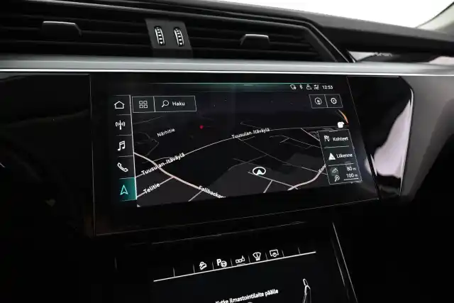 Sininen Maastoauto, Audi e-tron – VAR-11095