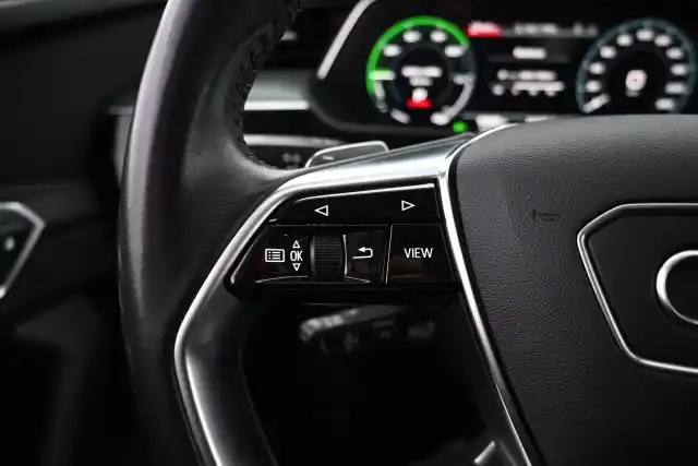 Sininen Maastoauto, Audi e-tron – VAR-11095