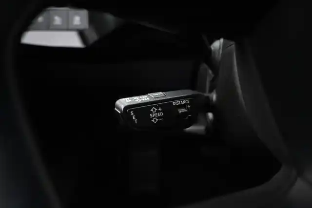 Sininen Maastoauto, Audi e-tron – VAR-11095