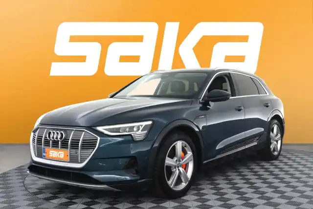 Sininen Maastoauto, Audi e-tron – VAR-11095