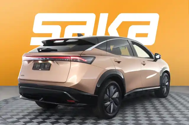 Ruskea Maastoauto, Nissan Ariya – VAR-11110