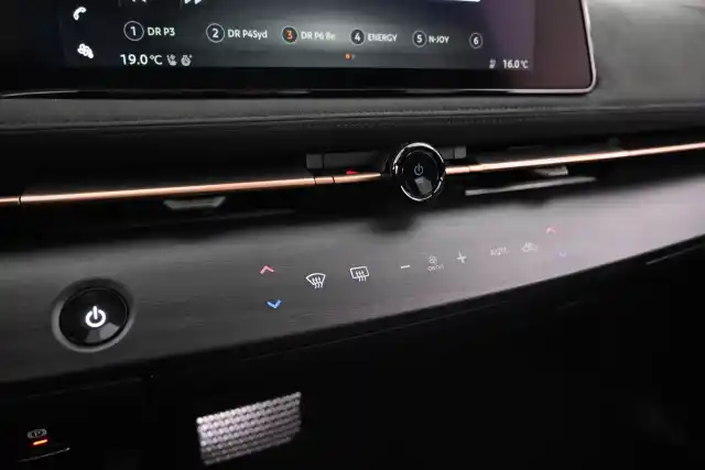 Ruskea Maastoauto, Nissan Ariya – VAR-11110