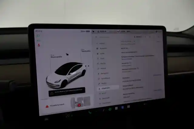 Valkoinen Sedan, Tesla Model 3 – VAR-11271