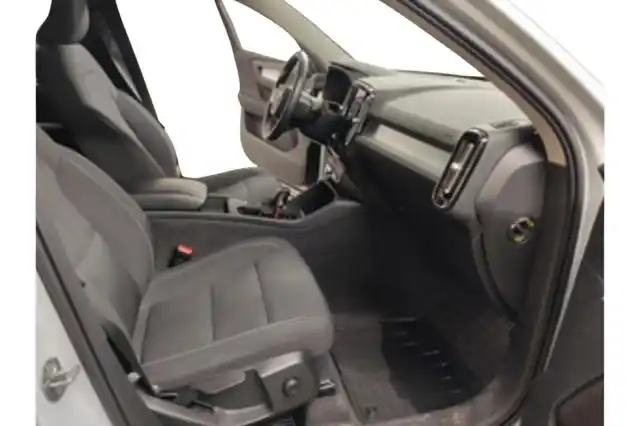 Harmaa Maastoauto, Volvo XC40 – VAR-11319