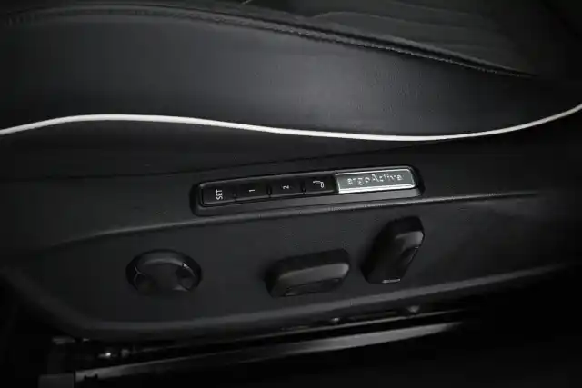Harmaa Maastoauto, Volkswagen ID.4 – VAR-11554
