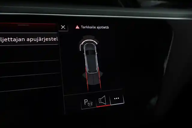 Musta Maastoauto, Audi e-tron – VAR-11603