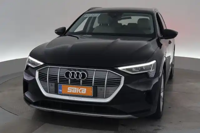 Musta Maastoauto, Audi e-tron – VAR-11603