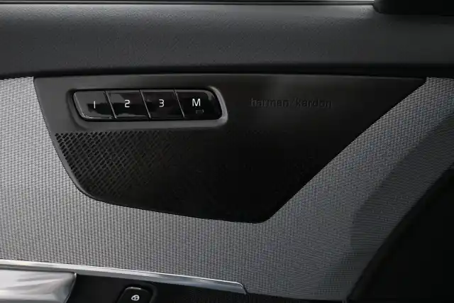 Harmaa Maastoauto, Volvo XC90 – VAR-11638