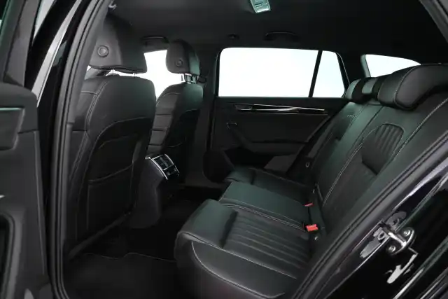 Musta Farmari, Skoda Superb – VAR-11643