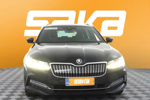 Musta Farmari, Skoda Superb – VAR-11643