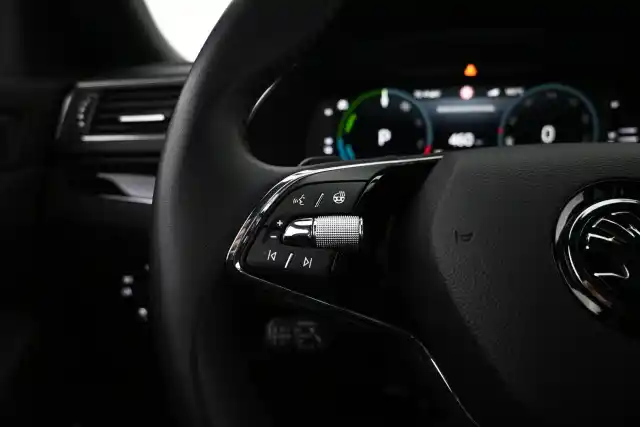 Musta Farmari, Skoda Superb – VAR-11643