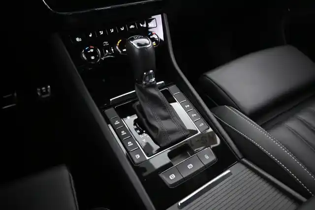 Musta Farmari, Skoda Superb – VAR-11643