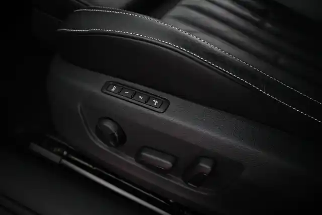 Musta Farmari, Skoda Superb – VAR-11643