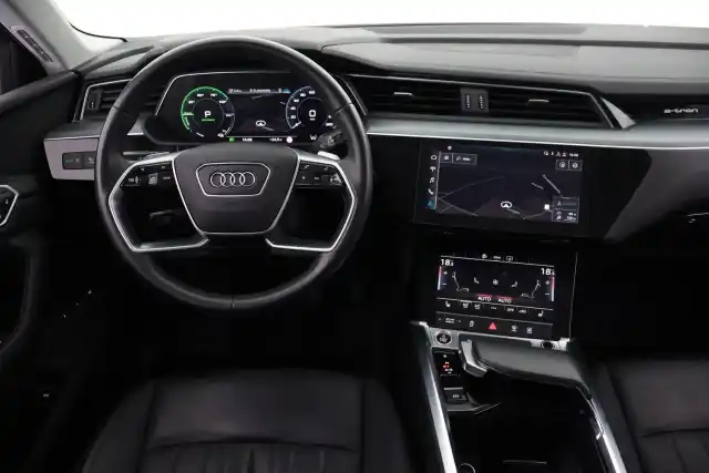 Musta Maastoauto, Audi e-tron – VAR-11680