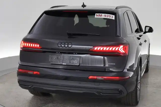 Musta Maastoauto, Audi Q7 – VAR-11700