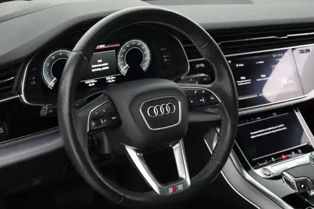 Musta Maastoauto, Audi Q7 – VAR-11700