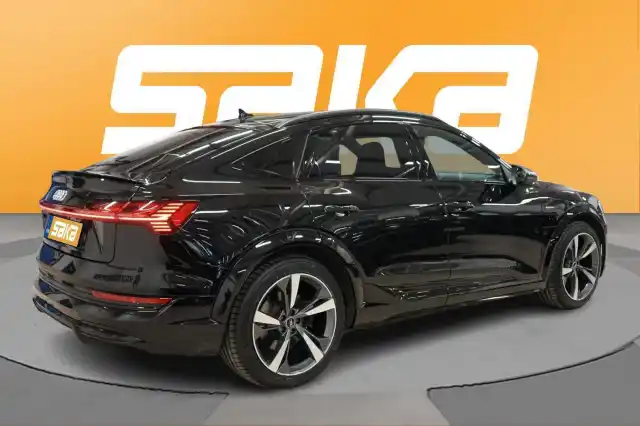 Musta Maastoauto, Audi e-tron – VAR-11998