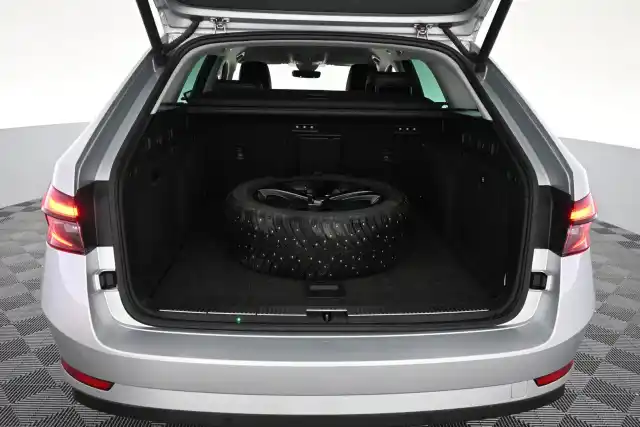 Harmaa Farmari, Skoda Superb – VAR-12045