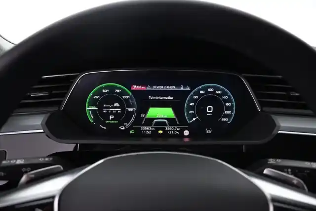Valkoinen Maastoauto, Audi e-tron – VAR-12050