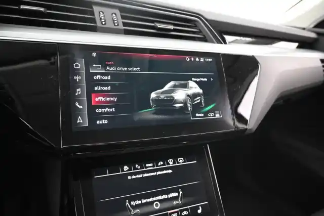 Valkoinen Maastoauto, Audi e-tron – VAR-12050