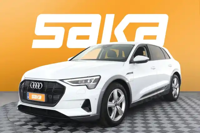 Valkoinen Maastoauto, Audi e-tron – VAR-12050